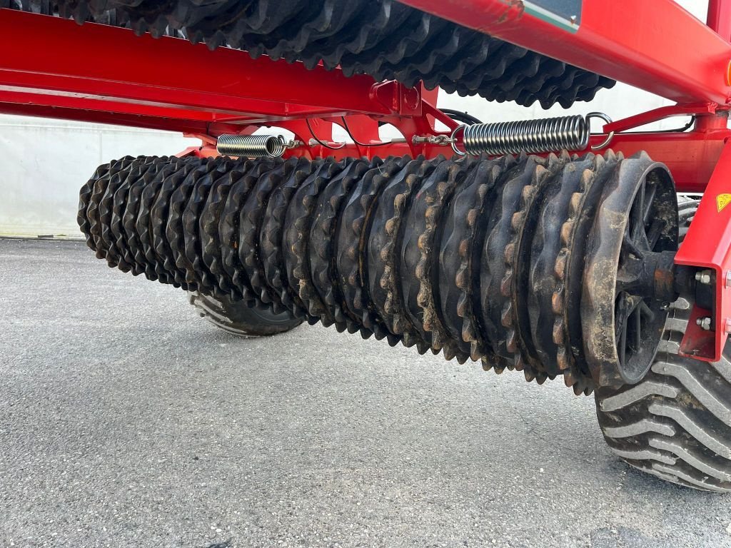 Packer & Walze des Typs Kverneland ACTIROLL 830, Gebrauchtmaschine in Lérouville (Bild 9)