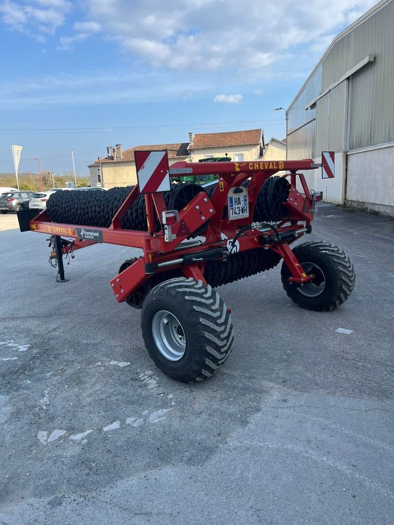 Packer & Walze des Typs Kverneland ACTIROLL 830, Gebrauchtmaschine in Lérouville (Bild 3)