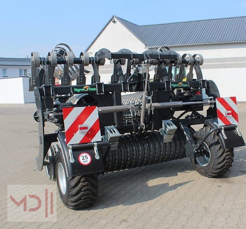 Packer & Walze des Typs MD Landmaschinen AGT Cambridgewalze WD Premium  5 m -6 m 3 Zylinder, Neumaschine in Zeven (Bild 15)