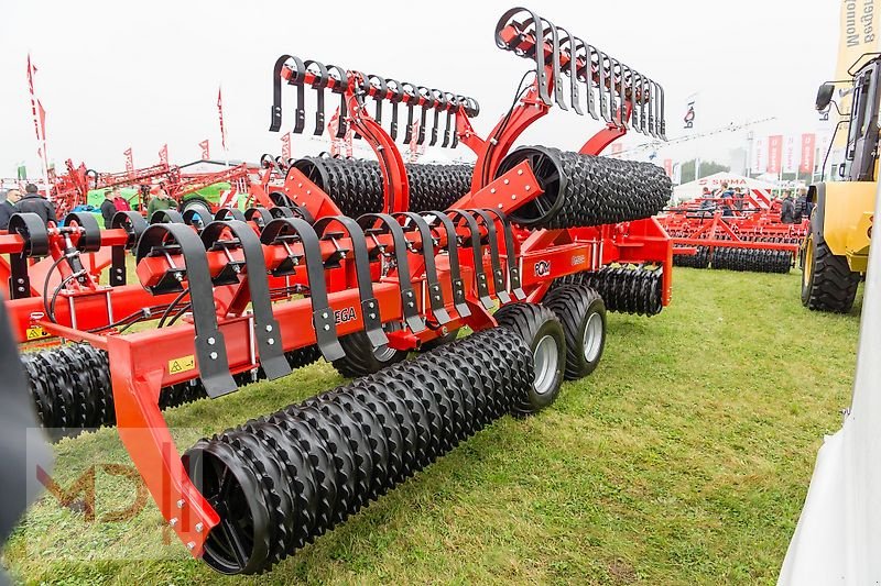 Packer & Walze des Typs MD Landmaschinen KR Cambridgewalze Hydraulisch klappbar  9,0m -12 m 1 Zylinder, Neumaschine in Zeven (Bild 3)