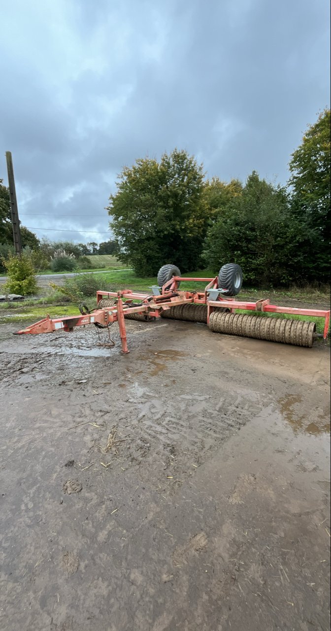 Packer & Walze des Typs Quivogne Rlm1 m, Gebrauchtmaschine in JOSSELIN (Bild 1)