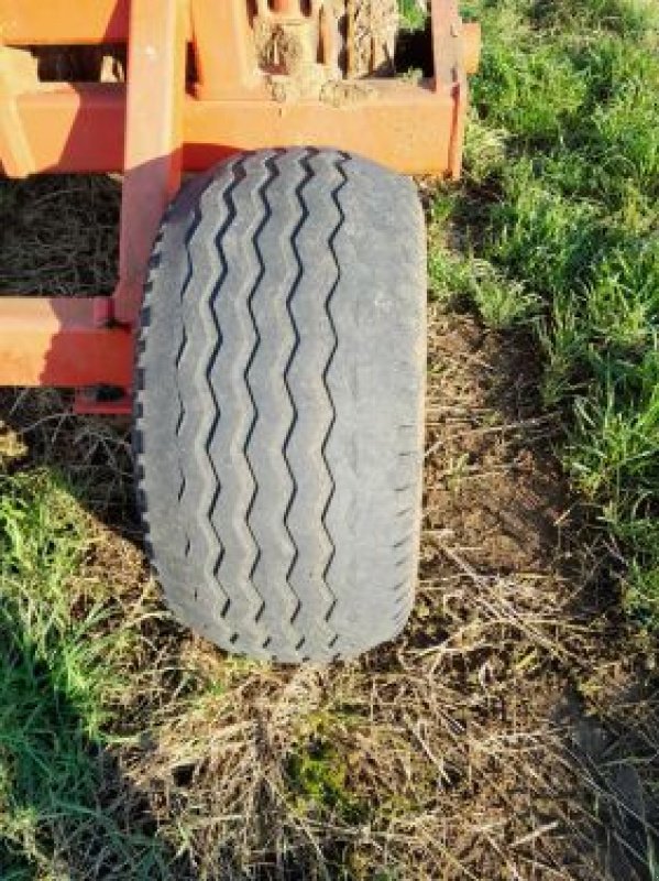 Packer & Walze Türe ait Quivogne ROLLMOT, Gebrauchtmaschine içinde DUN SUR MEUSE (resim 4)