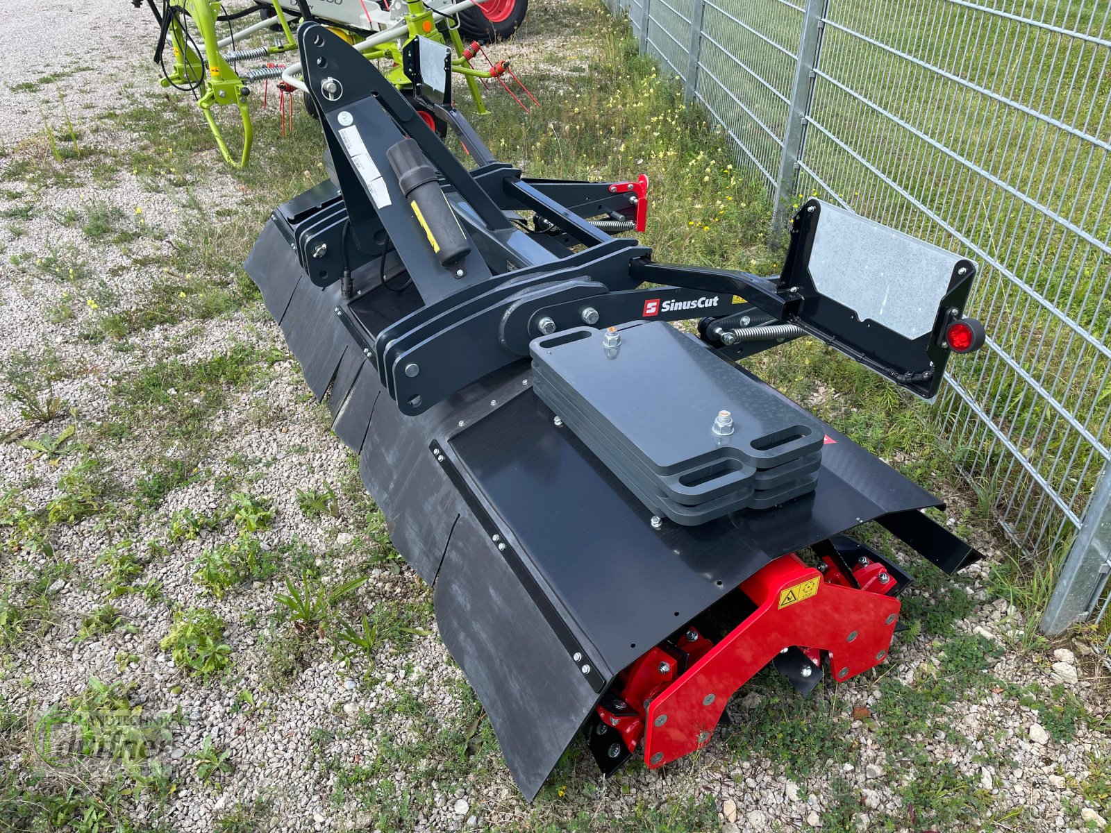 Packer & Walze des Typs Saphir SinusCut 300, Neumaschine in Hohentengen (Bild 3)