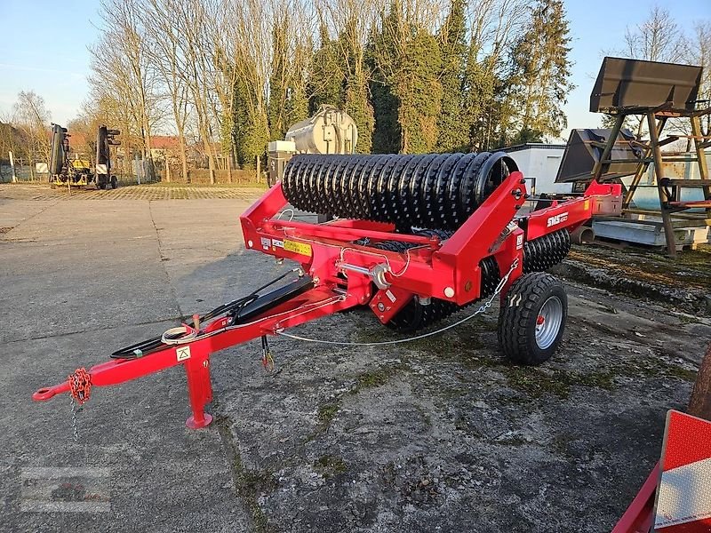 Packer & Walze des Typs SMS Teran 700, Neumaschine in Flessau (Bild 4)