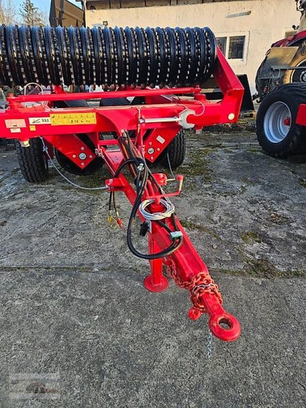 Packer & Walze des Typs SMS Teran 700, Neumaschine in Flessau (Bild 9)