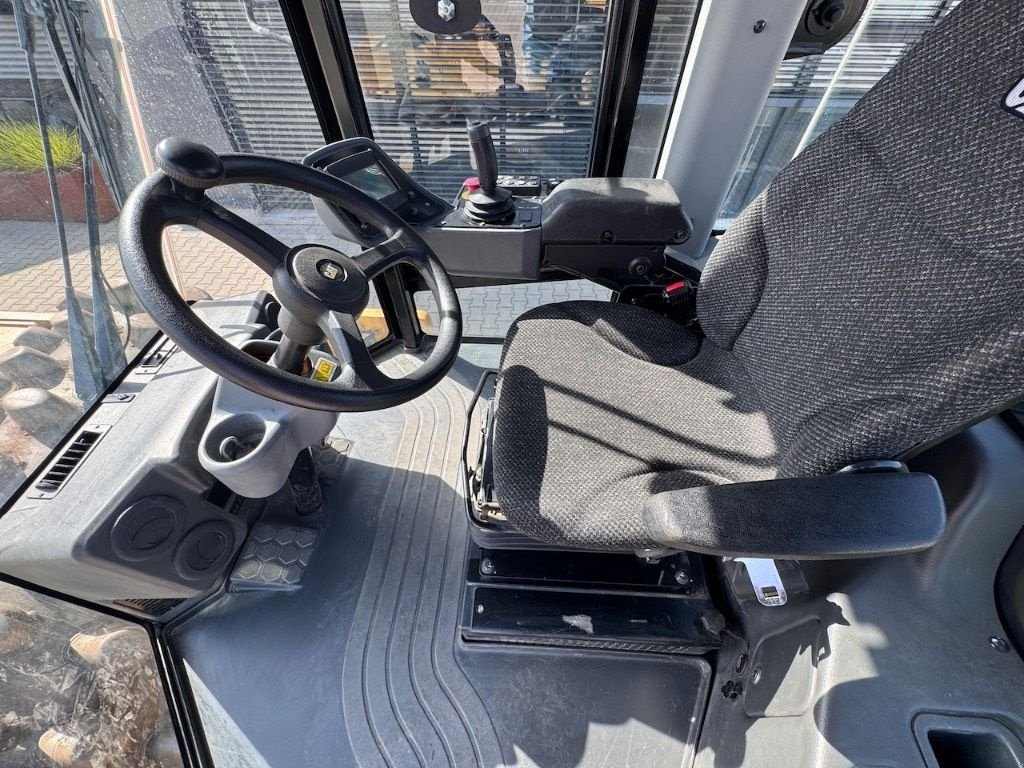 Packer & Walze от тип Sonstige Cat CP 68 B, Gebrauchtmaschine в Oud Gastel (Снимка 8)