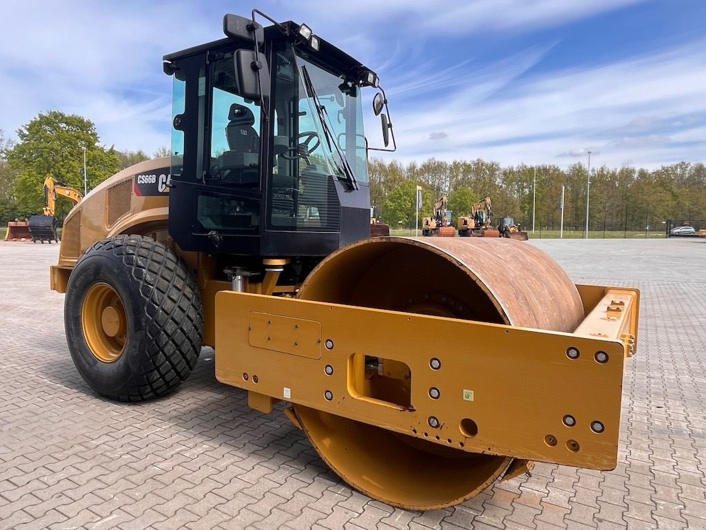 Packer & Walze от тип Sonstige Cat CS 66 B, Gebrauchtmaschine в Oud Gastel (Снимка 5)