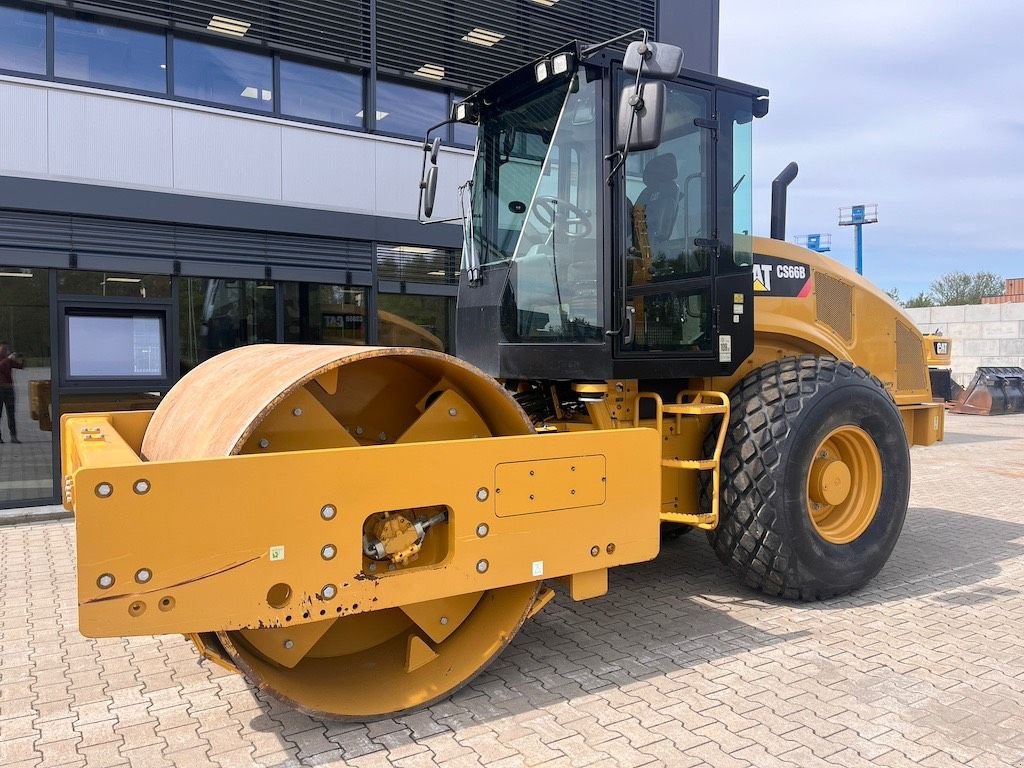 Packer & Walze от тип Sonstige Cat CS 66 B, Gebrauchtmaschine в Oud Gastel (Снимка 2)