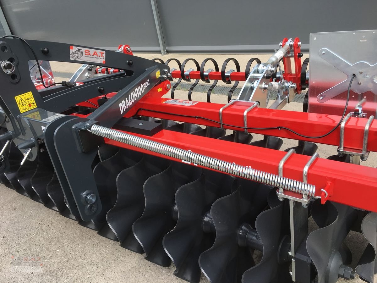 Packer & Walze des Typs Sonstige Frontpacker-Dragon 300-NEU, Neumaschine in Eberschwang (Bild 11)