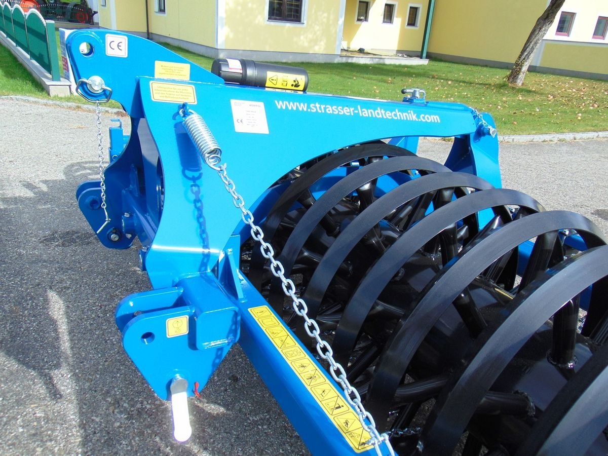 Packer & Walze of the type Sonstige V-Ring 300.90 Frontpacker, MJ24, Neumaschine in Neukirchen am Walde  (Picture 5)