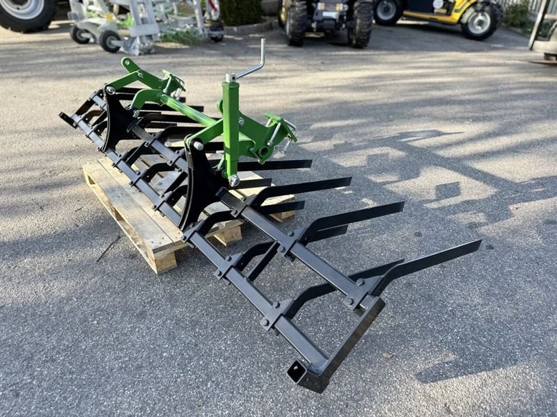 Packer & Walze Türe ait Tigges Messerzinkenfeld mit 19 Zinken 2-reihig, Neumaschine içinde St. Marienkirchen (resim 1)