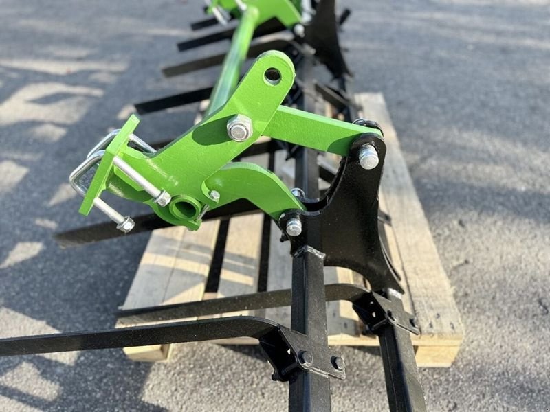 Packer & Walze Türe ait Tigges Messerzinkenfeld mit 19 Zinken 2-reihig, Neumaschine içinde St. Marienkirchen (resim 7)