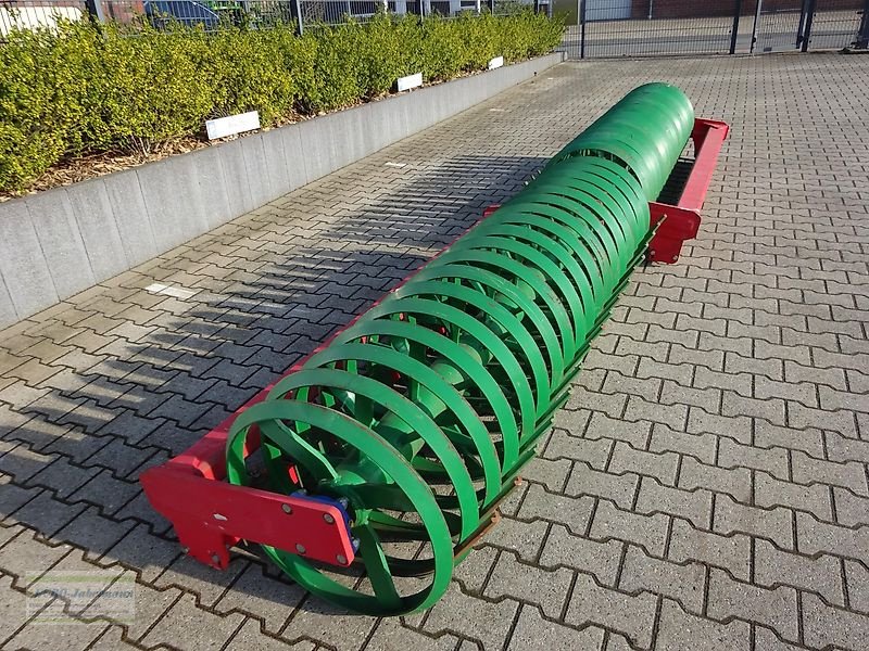 Packer & Walze des Typs Unia Dachringwalze, 4500 mm breit, NEU, überjährig, Neumaschine in Itterbeck (Bild 2)