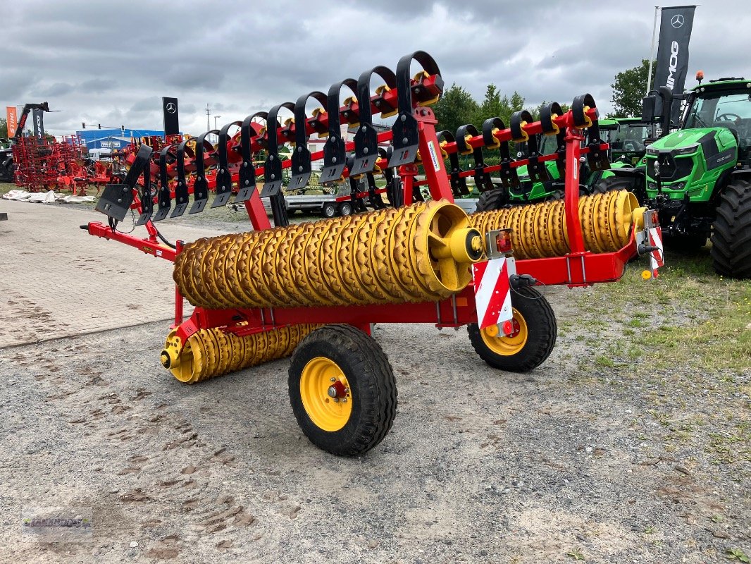 Packer & Walze des Typs Väderstad ROLLEX-620, Neumaschine in Aurich (Bild 3)