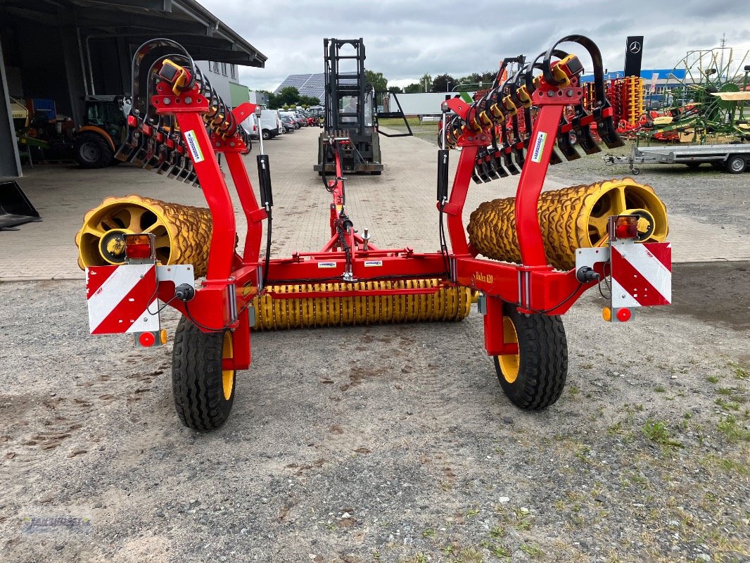 Packer & Walze des Typs Väderstad ROLLEX-620, Neumaschine in Aurich (Bild 4)