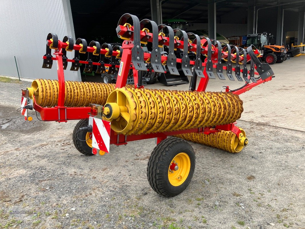 Packer & Walze des Typs Väderstad ROLLEX-620, Neumaschine in Aurich (Bild 5)