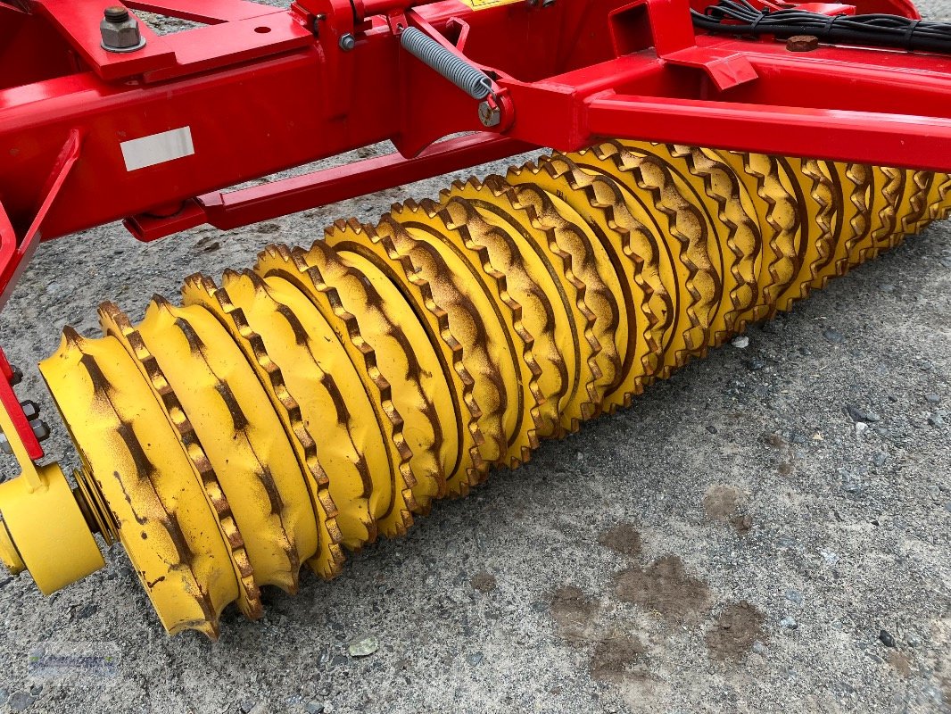 Packer & Walze des Typs Väderstad ROLLEX-620, Neumaschine in Aurich (Bild 12)