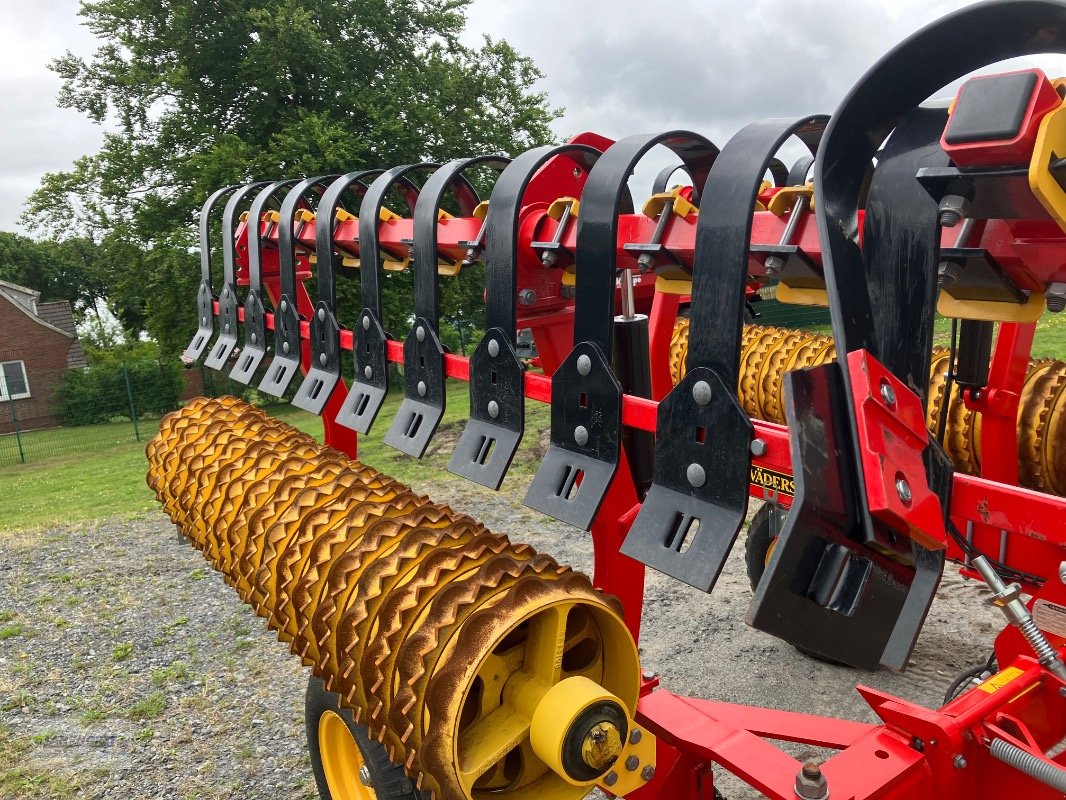 Packer & Walze des Typs Väderstad ROLLEX-620, Neumaschine in Aurich (Bild 13)