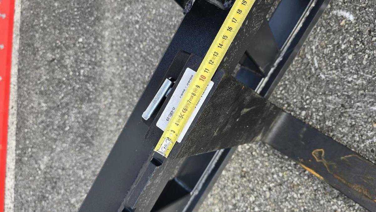 Palettengabel des Typs Big Dutchman Palettengabel Volvo BM Aufnahme 2000 mm, Neumaschine in Göpfritz an der Wild (Bild 6)