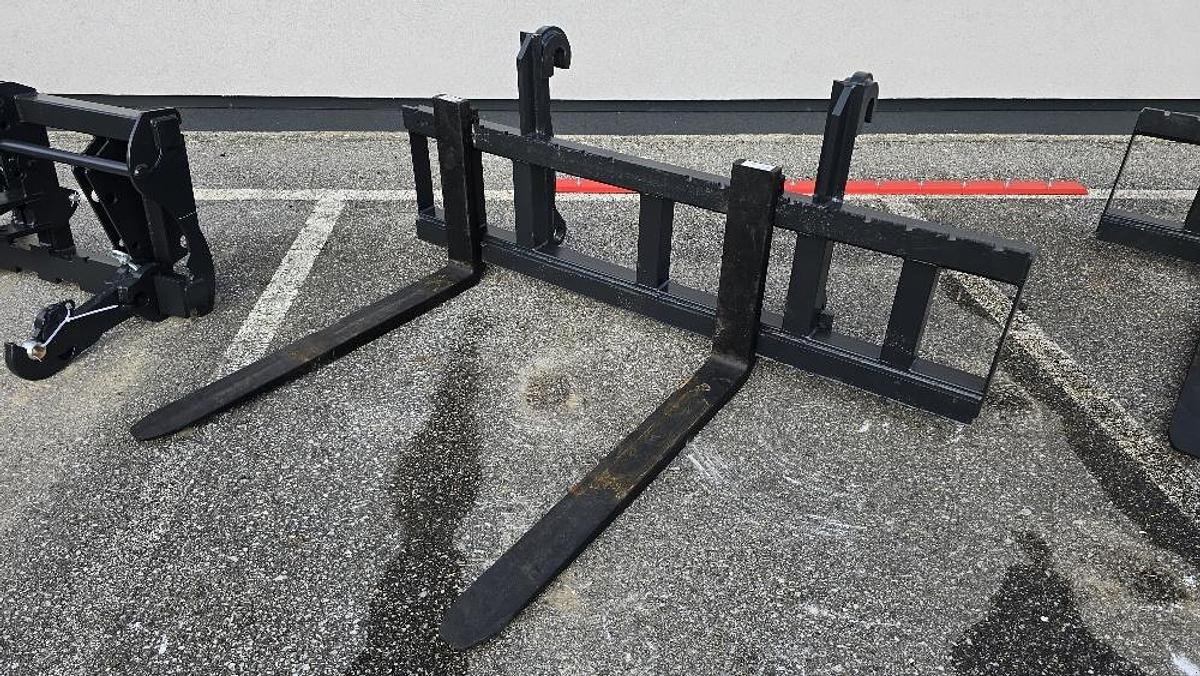 Palettengabel des Typs Big Dutchman Palettengabel Volvo BM Aufnahme 2000 mm, Neumaschine in Göpfritz an der Wild (Bild 4)