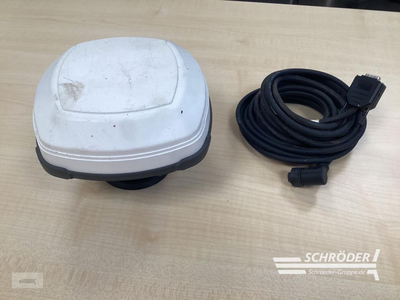 Parallelfahr-System van het type Amazone GPS EMPFÄNGER VON HEMISPHERE MIT ATLAS, Gebrauchtmaschine in Langförden (Foto 2)