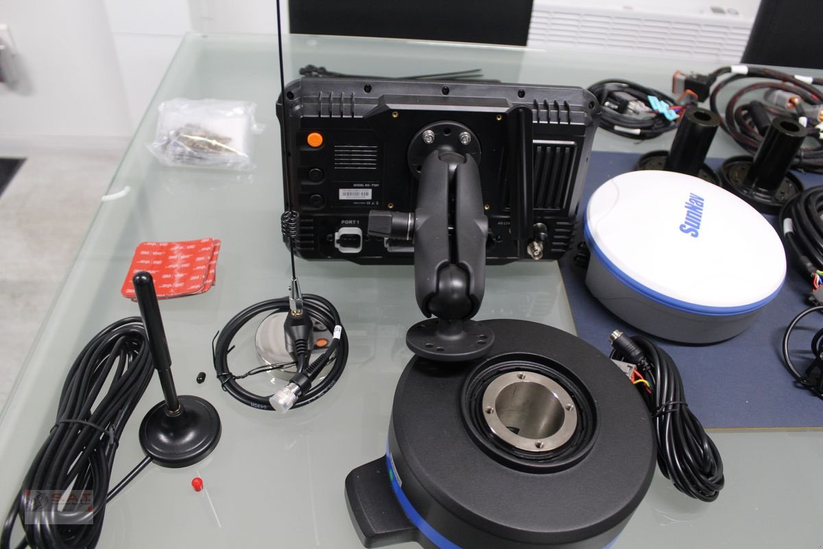 Parallelfahr-System of the type Sonstige AKTION-SunNav Lenksystem RTK Komplett-S.A.T., Neumaschine in Eberschwang (Picture 15)