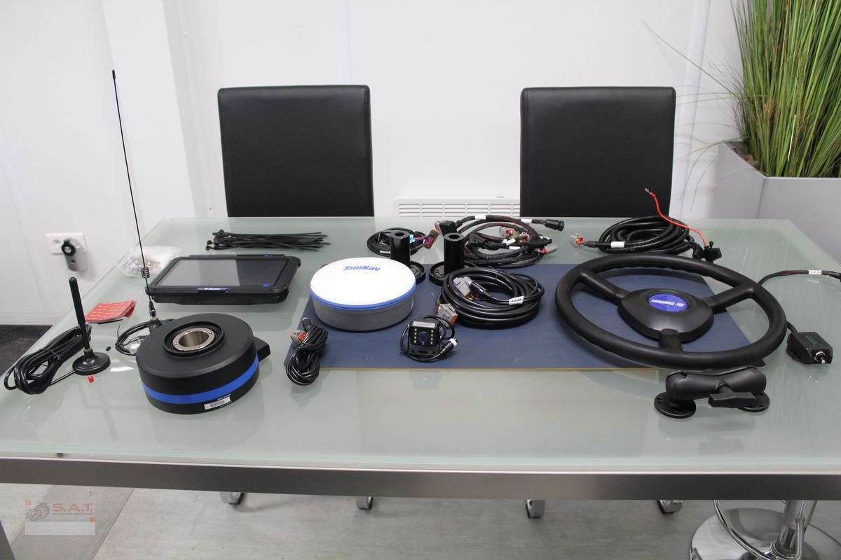 Parallelfahr-System of the type Sonstige AKTION-SunNav Lenksystem RTK Komplett-S.A.T., Neumaschine in Eberschwang (Picture 4)