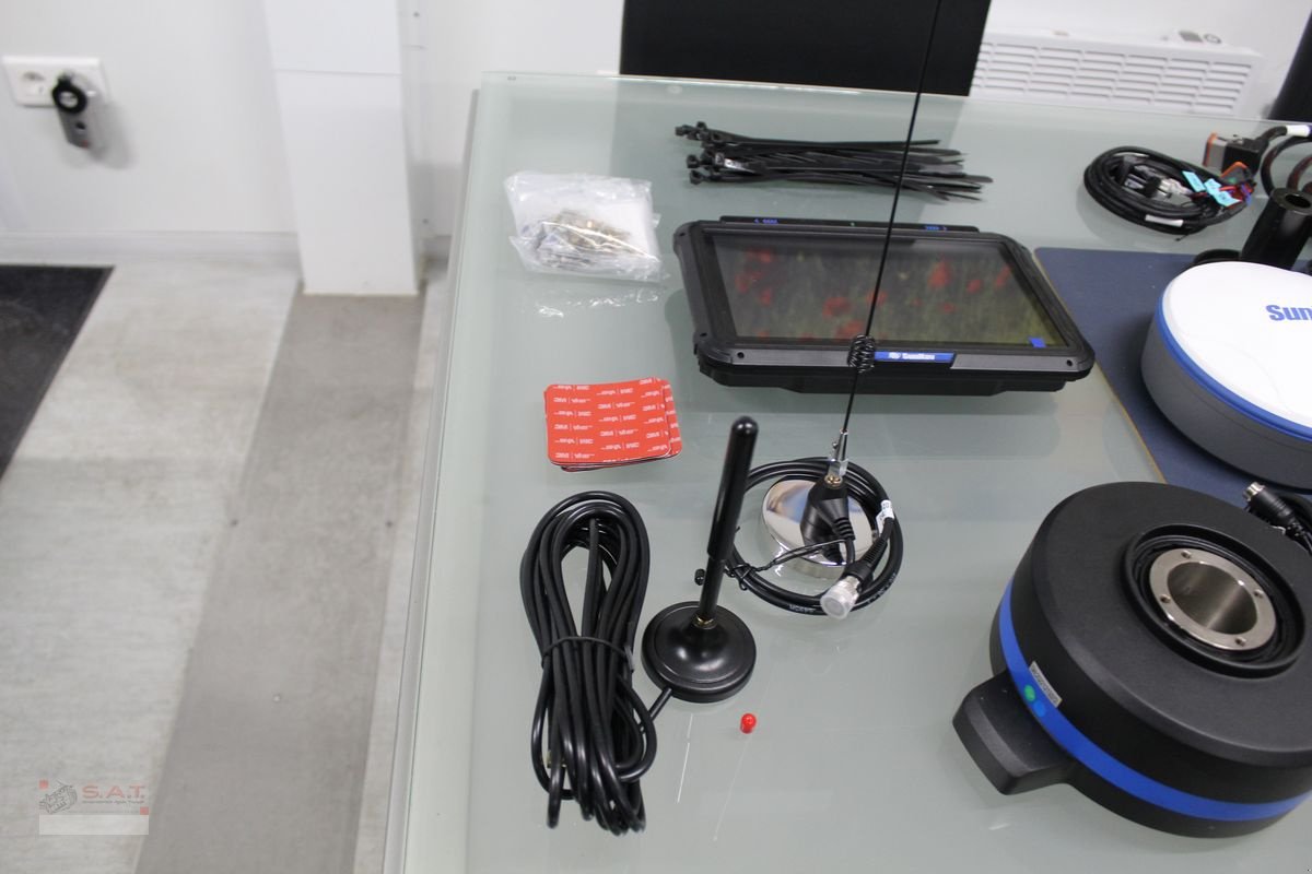 Parallelfahr-System of the type Sonstige AKTION-SunNav Lenksystem RTK Komplett-S.A.T., Neumaschine in Eberschwang (Picture 12)