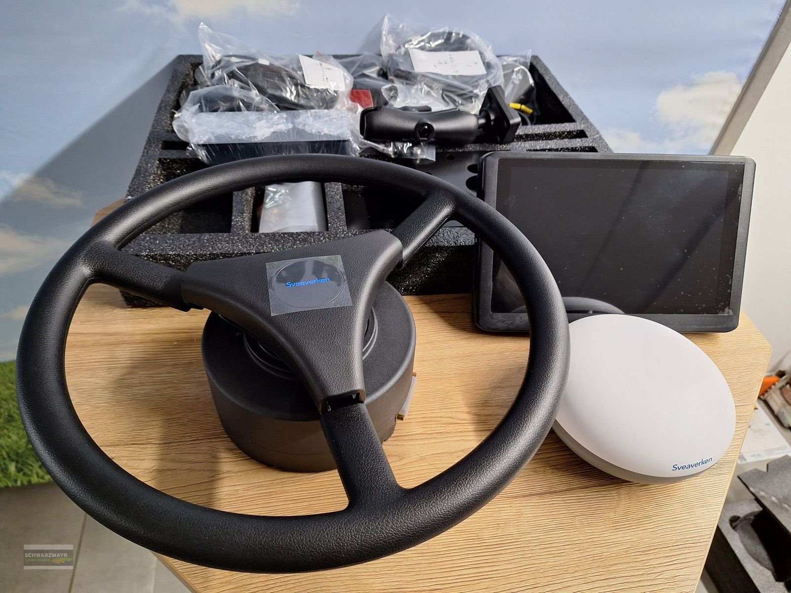 Parallelfahr-System of the type Sonstige F100 Autosteer RTK, Neumaschine in Aurolzmünster (Picture 2)