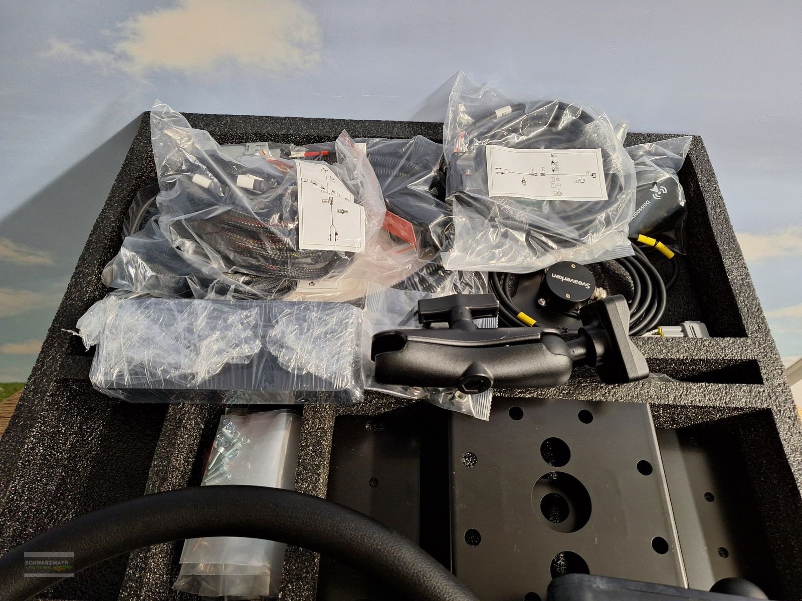 Parallelfahr-System of the type Sonstige F100 Autosteer RTK, Neumaschine in Aurolzmünster (Picture 4)