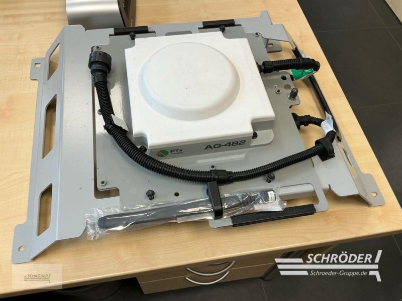 Parallelfahr-System del tipo Trimble AUTOGUIDE RTK, Neumaschine In Hemmoor