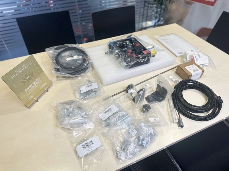 Parallelfahr-System del tipo Trimble Full Autopilot Plattformkit für Nachr, bei Fendt, Neumaschine In St. Marienkirchen (Immagine 1)