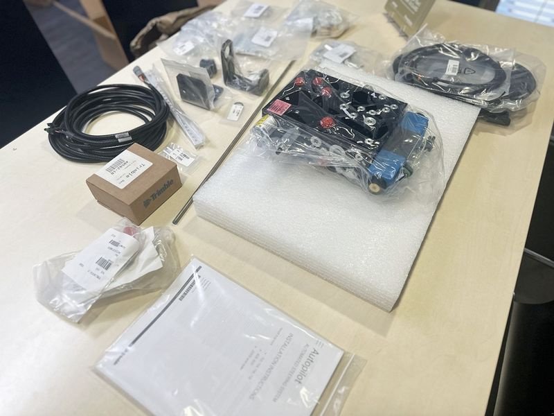 Parallelfahr-System del tipo Trimble Full Autopilot Plattformkit für Nachr, bei Fendt, Neumaschine In St. Marienkirchen (Immagine 3)