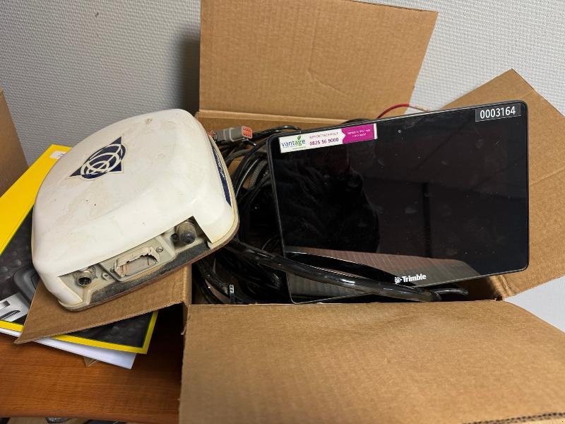 Parallelfahr-System del tipo Trimble GFX 750 RTK, Gebrauchtmaschine In ESCAUDOEUVRES (Immagine 1)