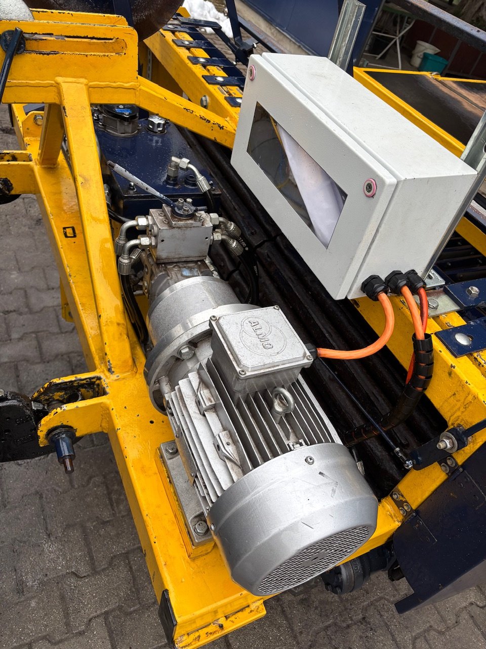 Pflanzmaschine des Typs Hilzinger Bänderpflanzmaschine elektrisch selbstfahrend, Gebrauchtmaschine in München (Bild 1)