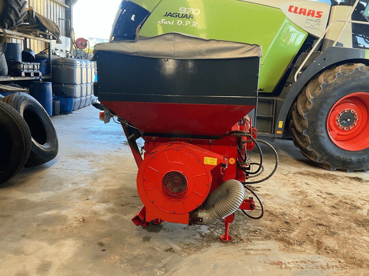 Pflanzmaschine от тип Kuhn TREMIE FRONTALE, Gebrauchtmaschine в PONTIVY (Снимка 2)