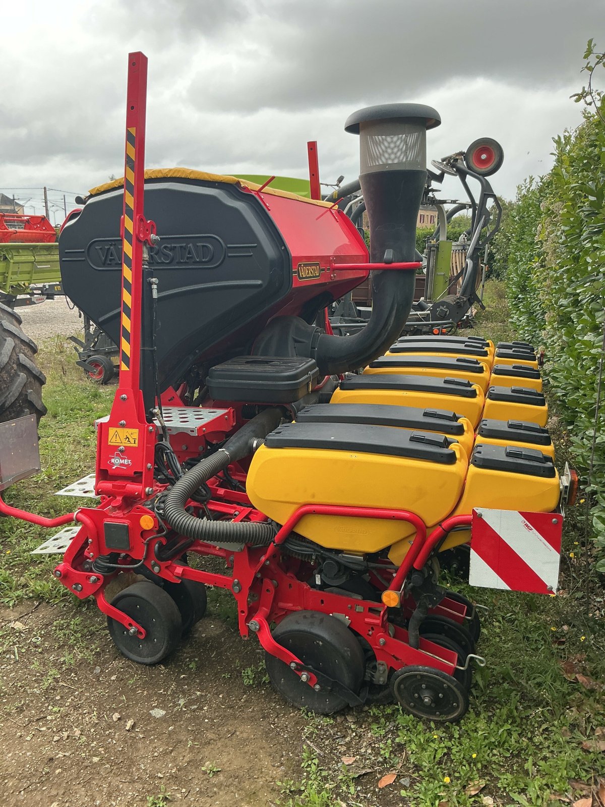 Pflanzmaschine Türe ait Väderstad SEMOIR TEMPO TPT6, Gebrauchtmaschine içinde ST CLEMENT DE LA PLACE (resim 1)