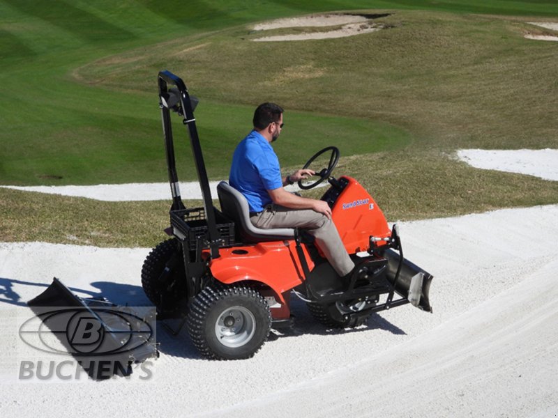 Pflegefahrzeug & Pflegegerät des Typs Smithco Sand Star Elektrik 48 Volt, Neumaschine in Olpe (Bild 1)