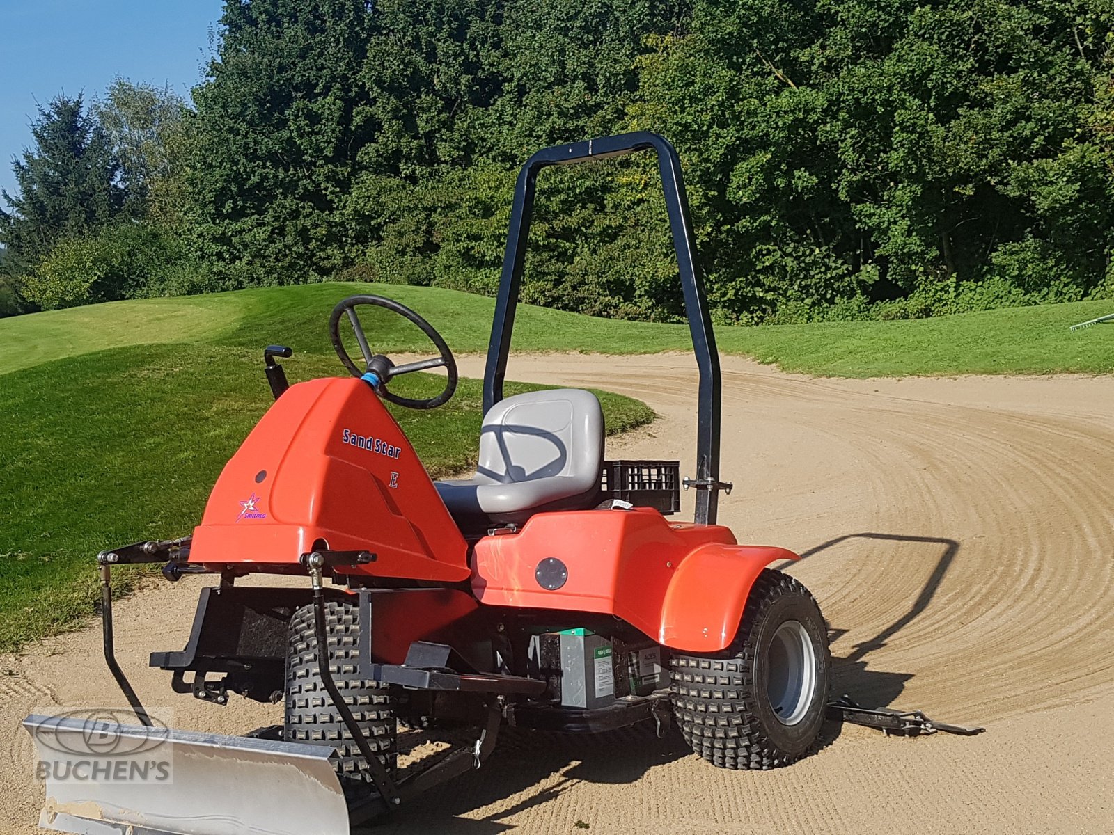 Pflegefahrzeug & Pflegegerät del tipo Smithco Sand Star Elektro 48 Volt, Neumaschine In Olpe (Immagine 6)