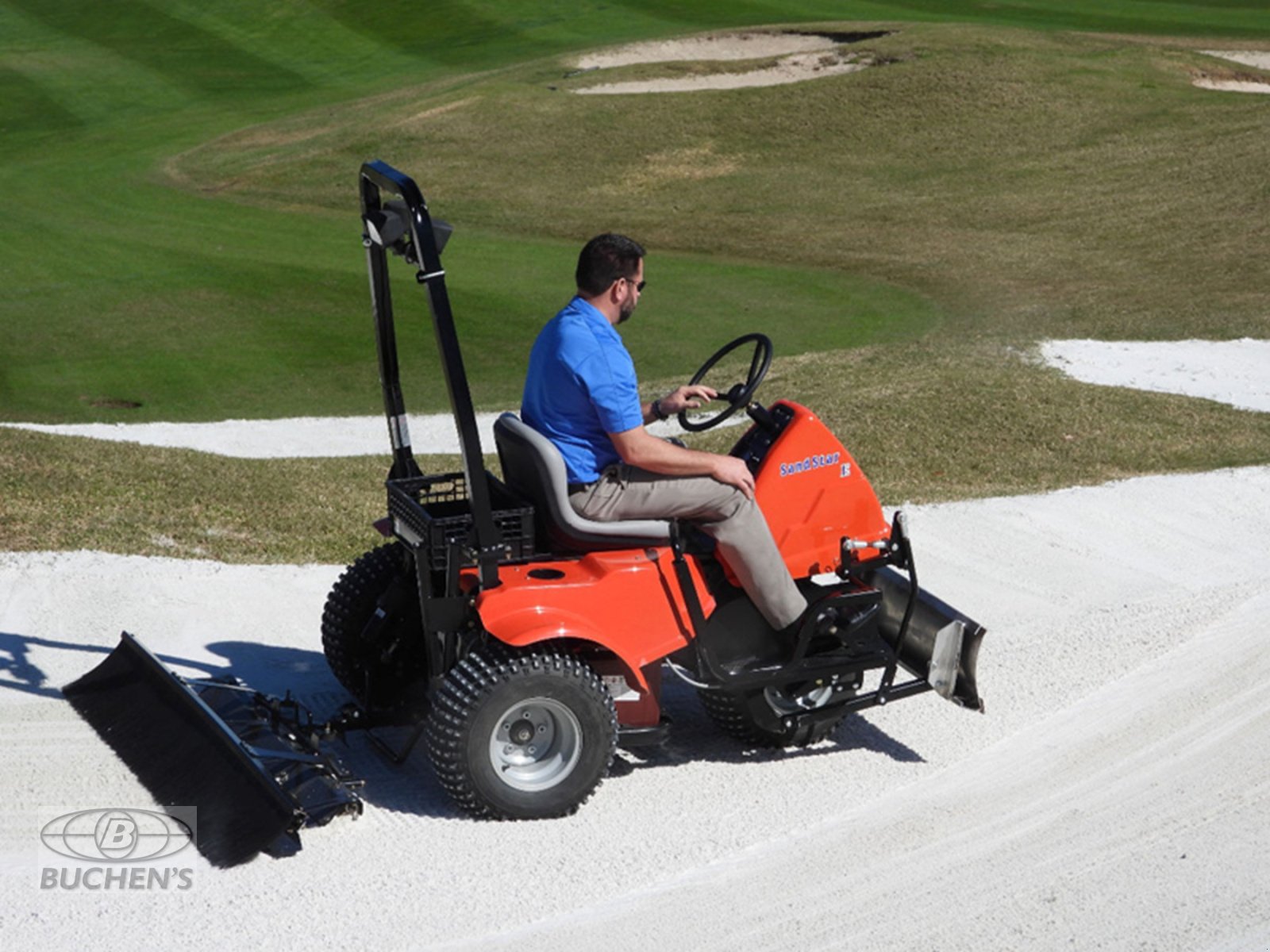 Pflegefahrzeug & Pflegegerät del tipo Smithco Sand Star Elektro 48 Volt, Neumaschine In Olpe (Immagine 4)