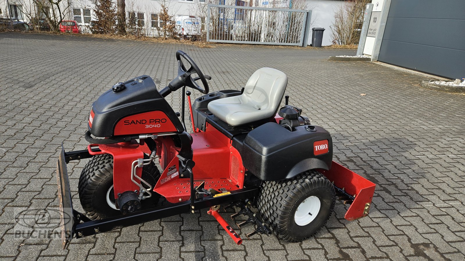 Pflegefahrzeug & Pflegegerät des Typs Toro Sand Pro 3040, Gebrauchtmaschine in Olpe (Bild 9)