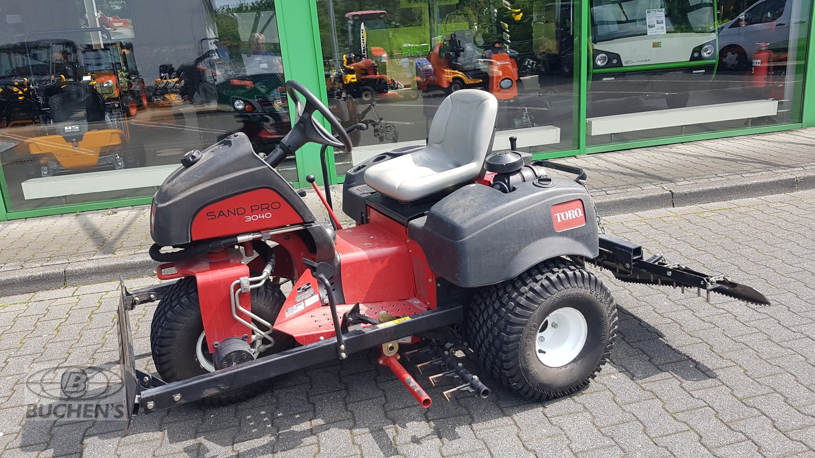 Pflegefahrzeug & Pflegegerät des Typs Toro Sand Pro 3040, Gebrauchtmaschine in Olpe (Bild 3)