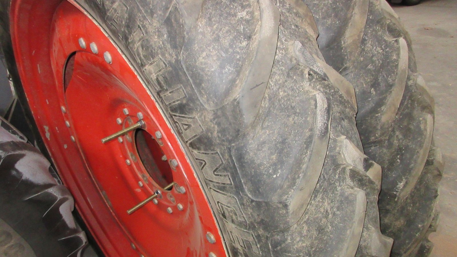 Pflegerad des Typs Alliance 300/95R52 + 12,4 R 36, Gebrauchtmaschine in Vildbjerg (Bild 6)