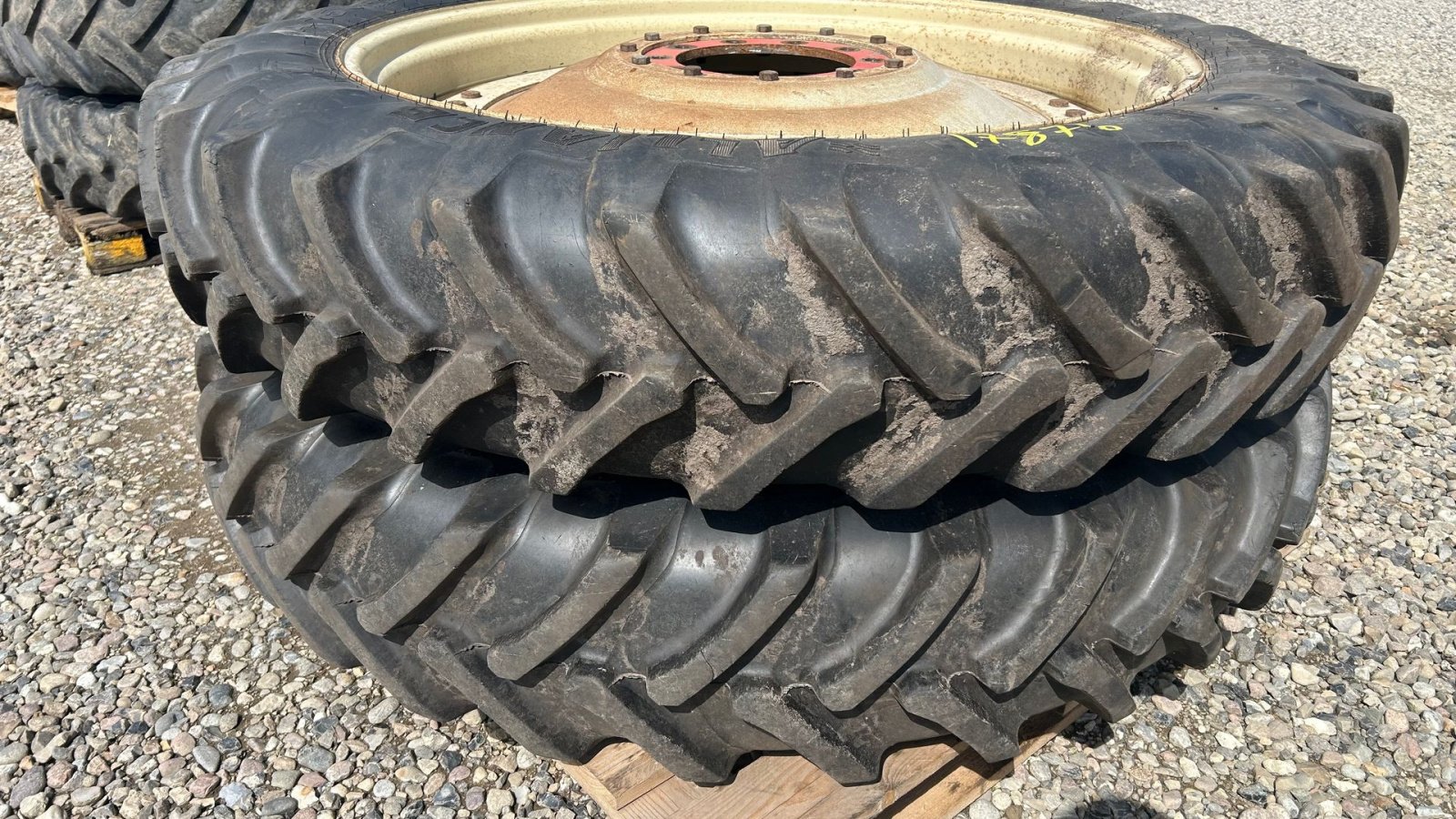 Pflegerad des Typs Alliance 340/85R48 + 270/95R36 - stilbare fælge 8+10 huls, Gebrauchtmaschine in Rødekro (Bild 1)