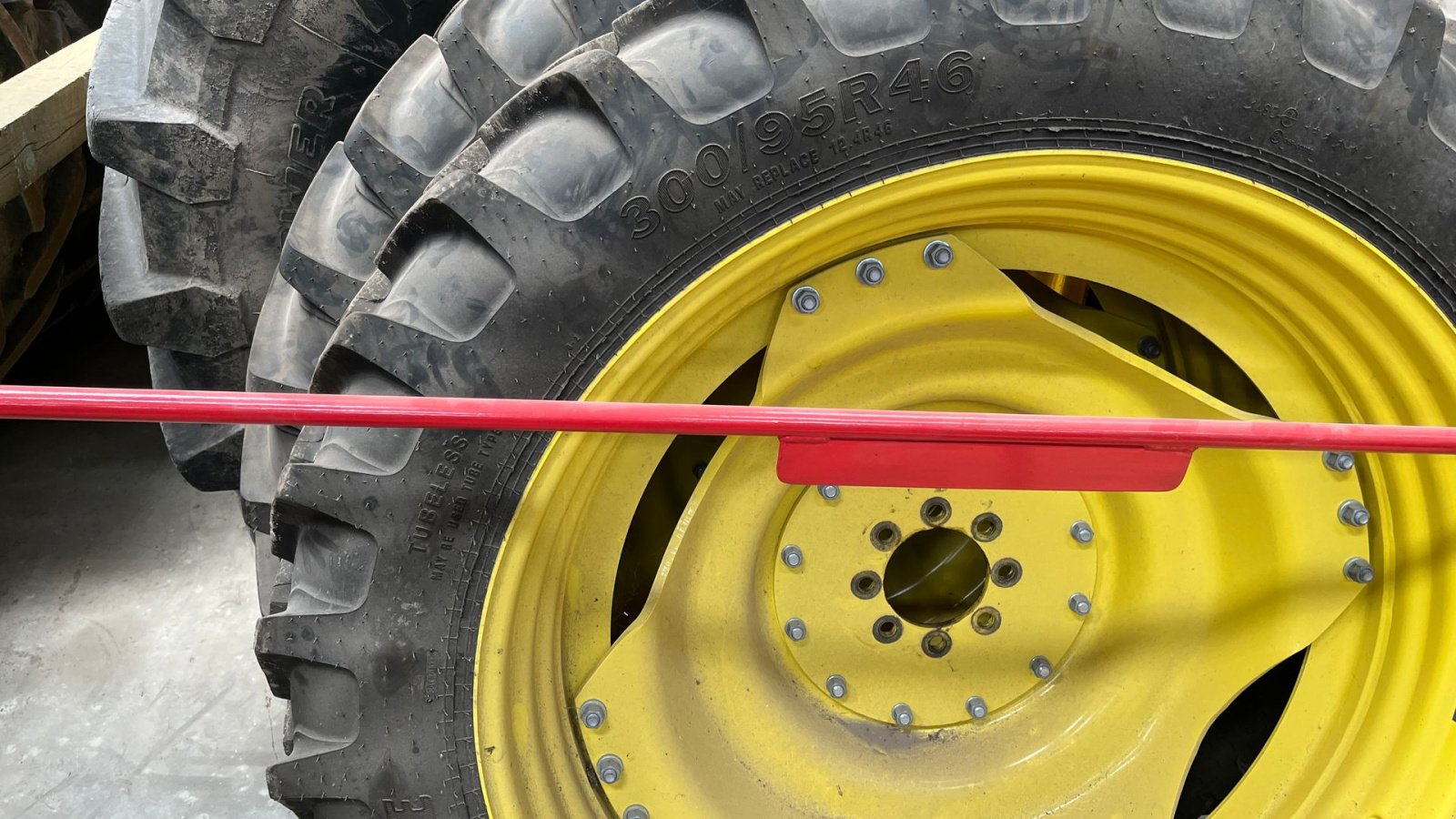 Pflegerad des Typs Alliance Row Crop  300/95R46, Gebrauchtmaschine in Borre (Bild 1)