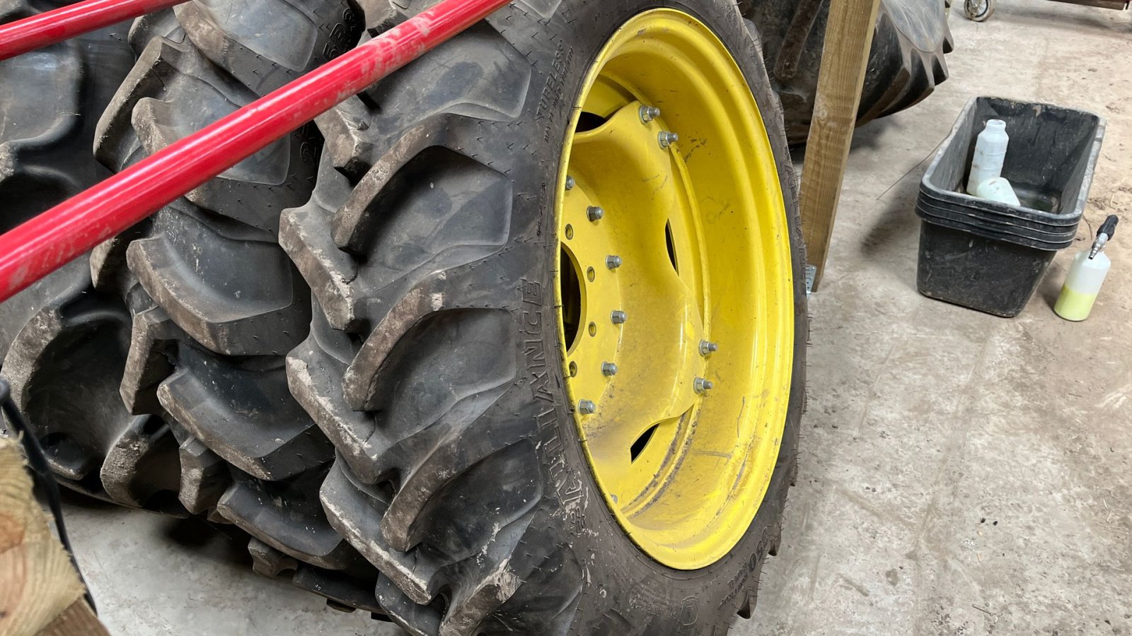 Pflegerad des Typs Alliance Row Crop  300/95R46, Gebrauchtmaschine in Borre (Bild 3)