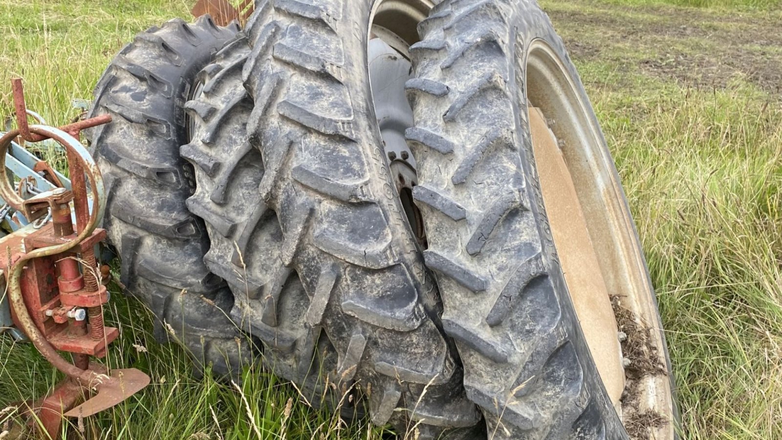 Pflegerad des Typs BKT 230/95R44(9.58R44)+8.3-32, Gebrauchtmaschine in øster ulslev (Bild 1)