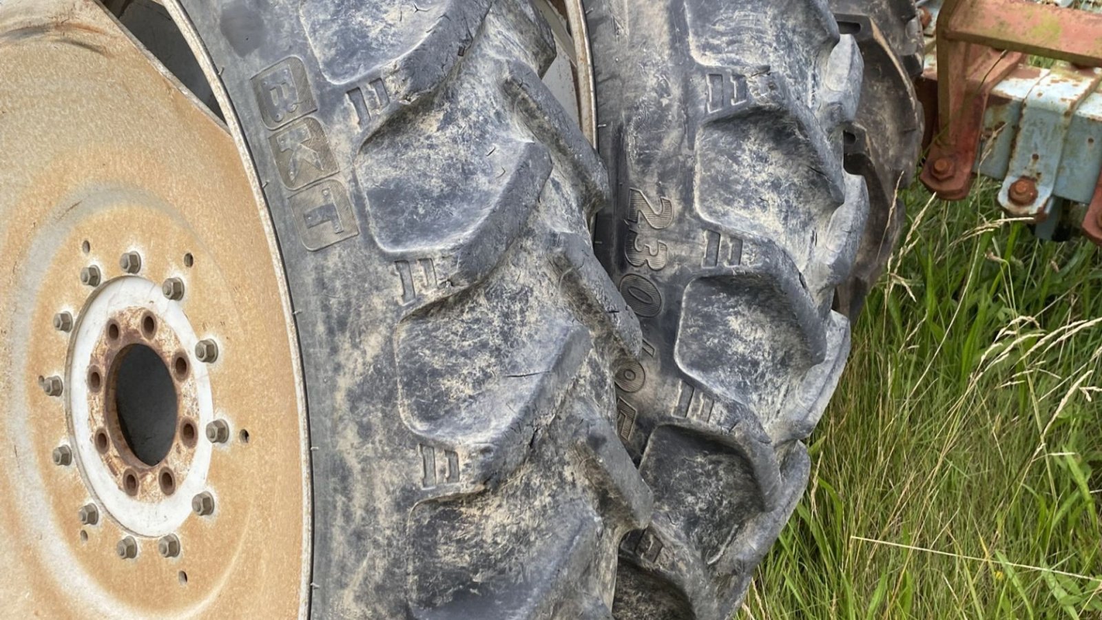 Pflegerad des Typs BKT 230/95R44(9.58R44)+8.3-32, Gebrauchtmaschine in øster ulslev (Bild 3)