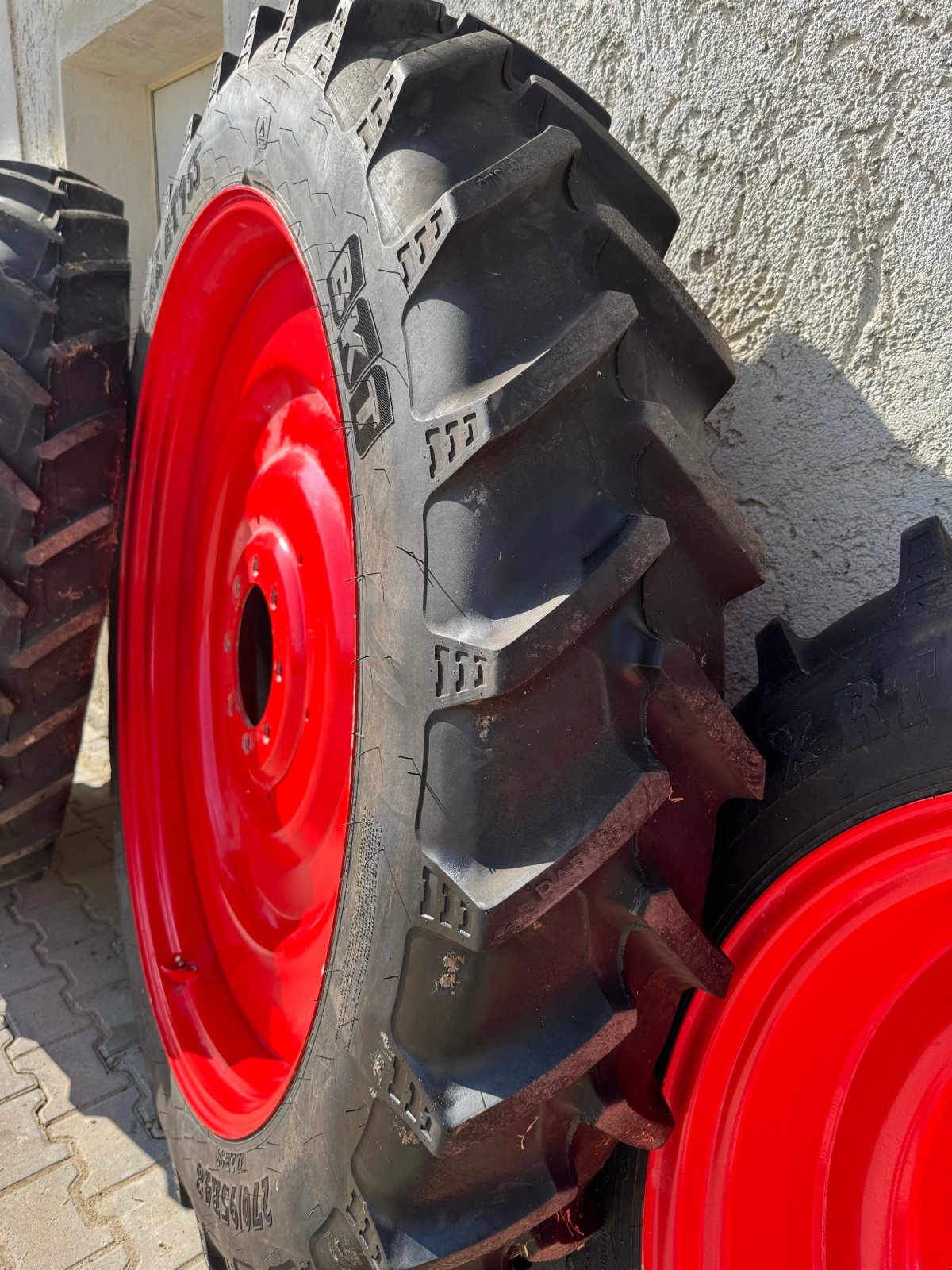 Pflegerad des Typs BKT 270/95 R 48, Gebrauchtmaschine in Straubing (Bild 5)