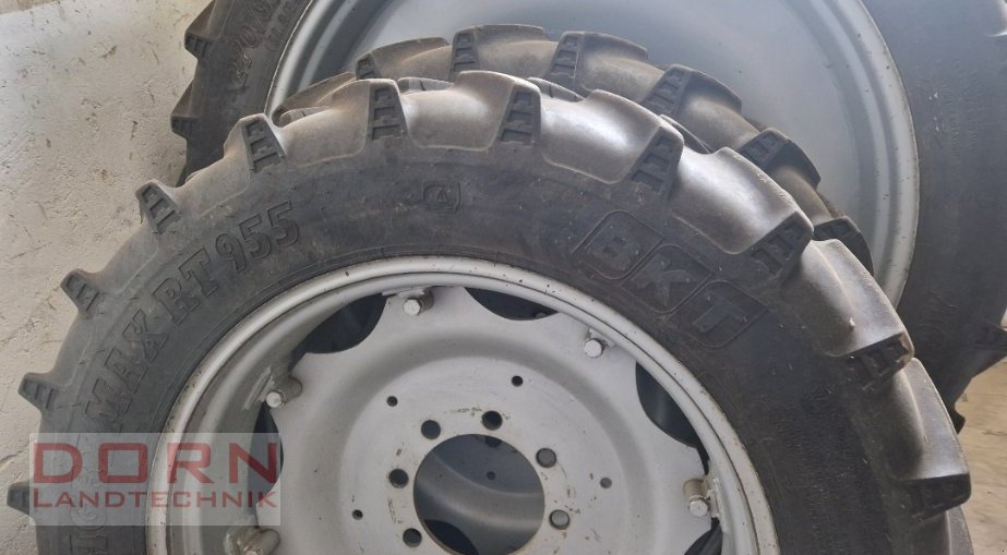 Pflegerad des Typs BKT 270/95R32+270/95R48, Gebrauchtmaschine in Schierling (Bild 1)